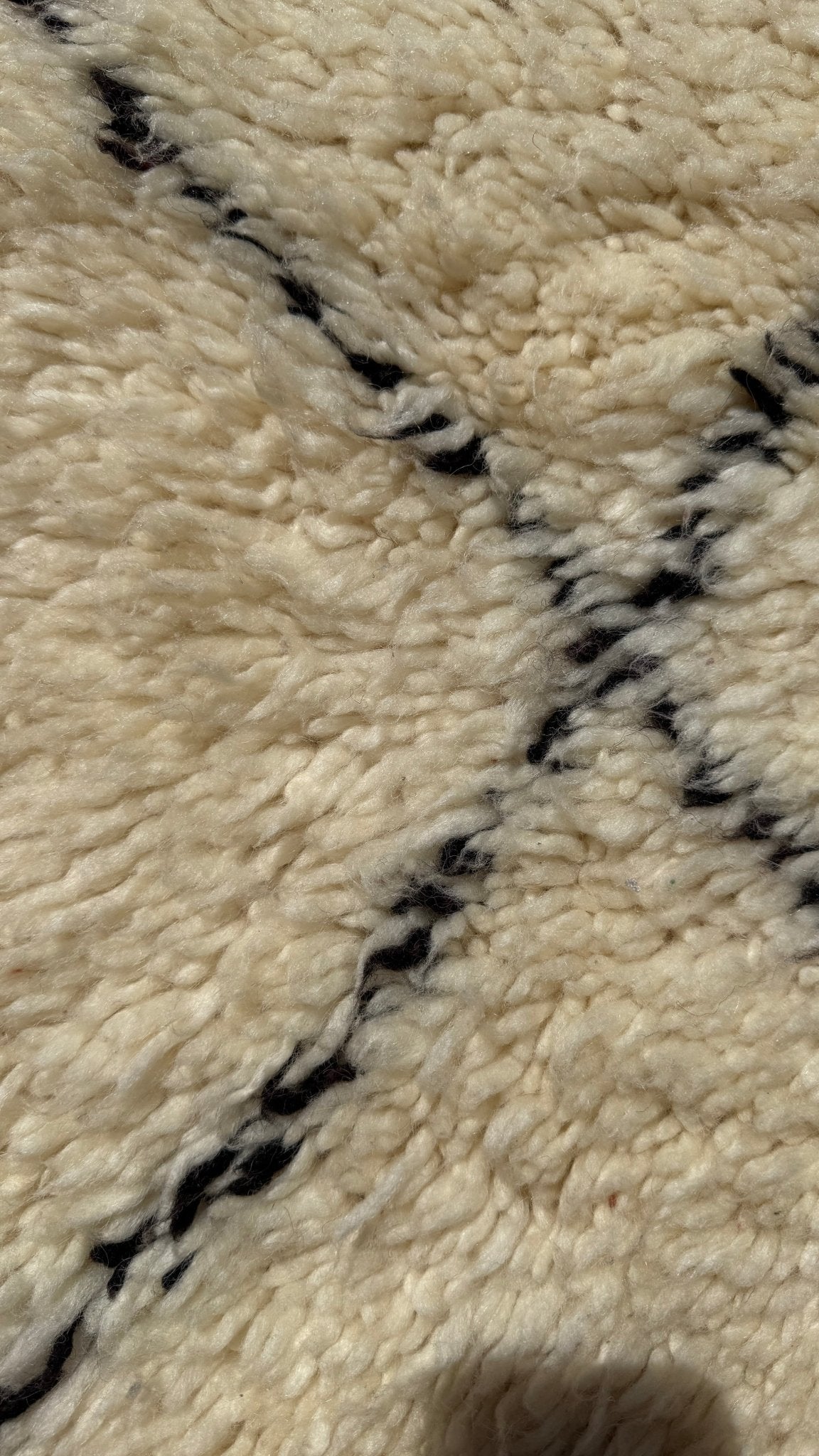 Beni Ouarain Moroccan Rug - Cream/Black - 212cm x 110cm - Rohi Threads